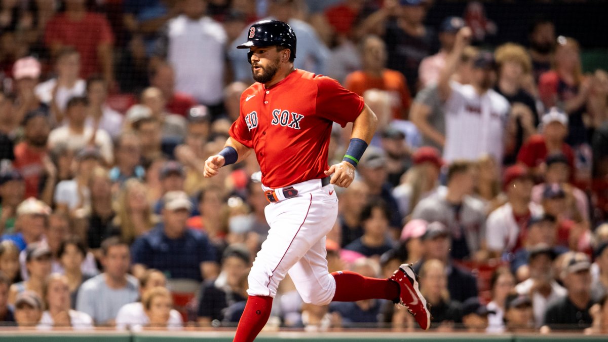 Kyle Schwarber scores twice in Red Sox rout of Orioles