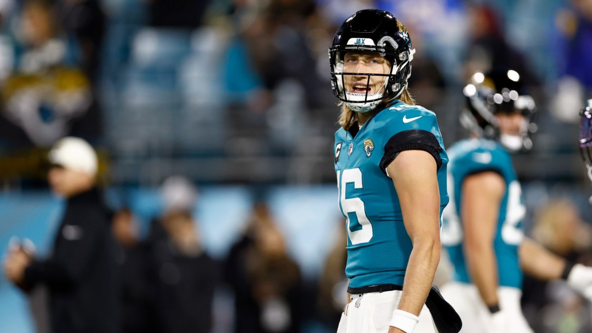 Jaguars' Trevor Lawrence throws three first-quarter picks vs