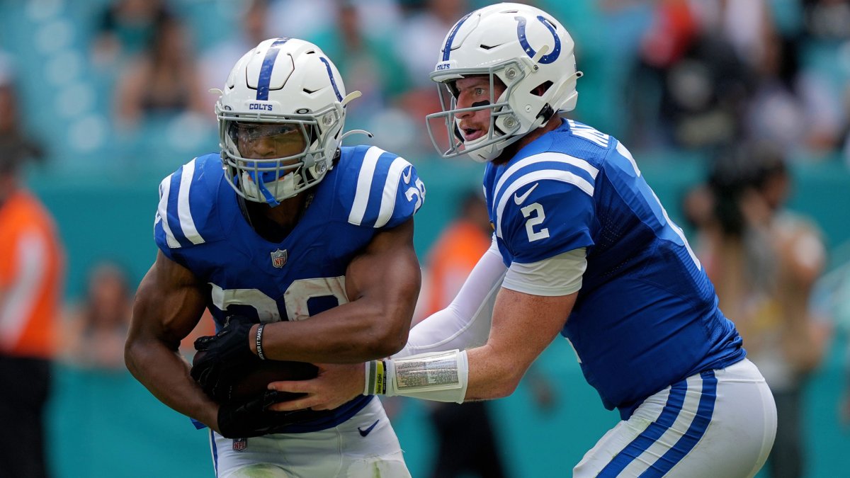 Hard Knocks In Season: The Indianapolis Colts': Running Backs Prepare To  Face Patriots