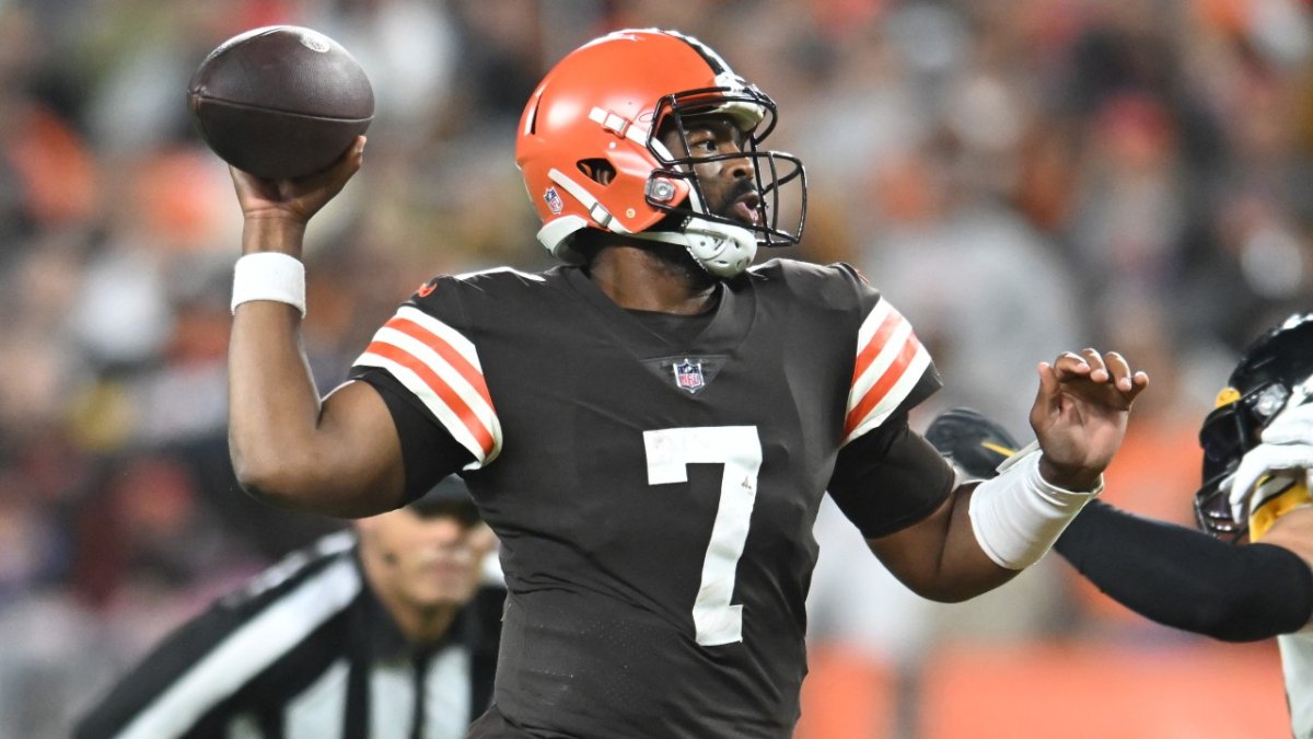 Browns' Watson throws pick-six on first play vs. Steelers – NBC Chicago