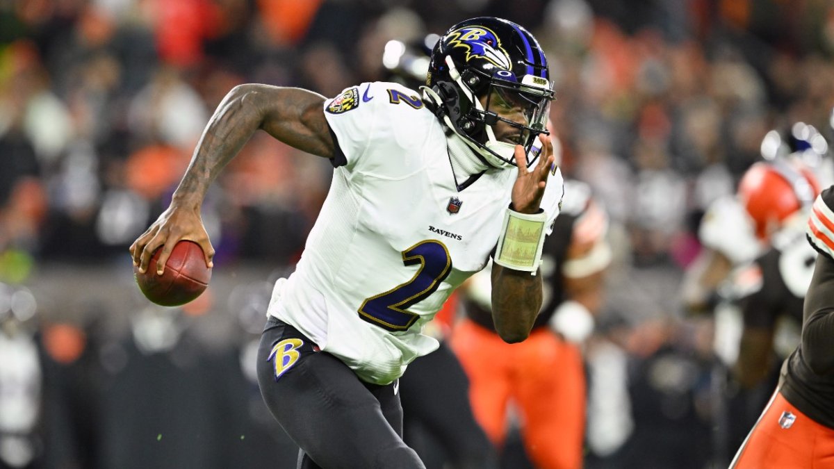 Report: Tyler Huntley to start for Ravens vs. Bengals with Lamar Jackson  out – NBC Sports Boston