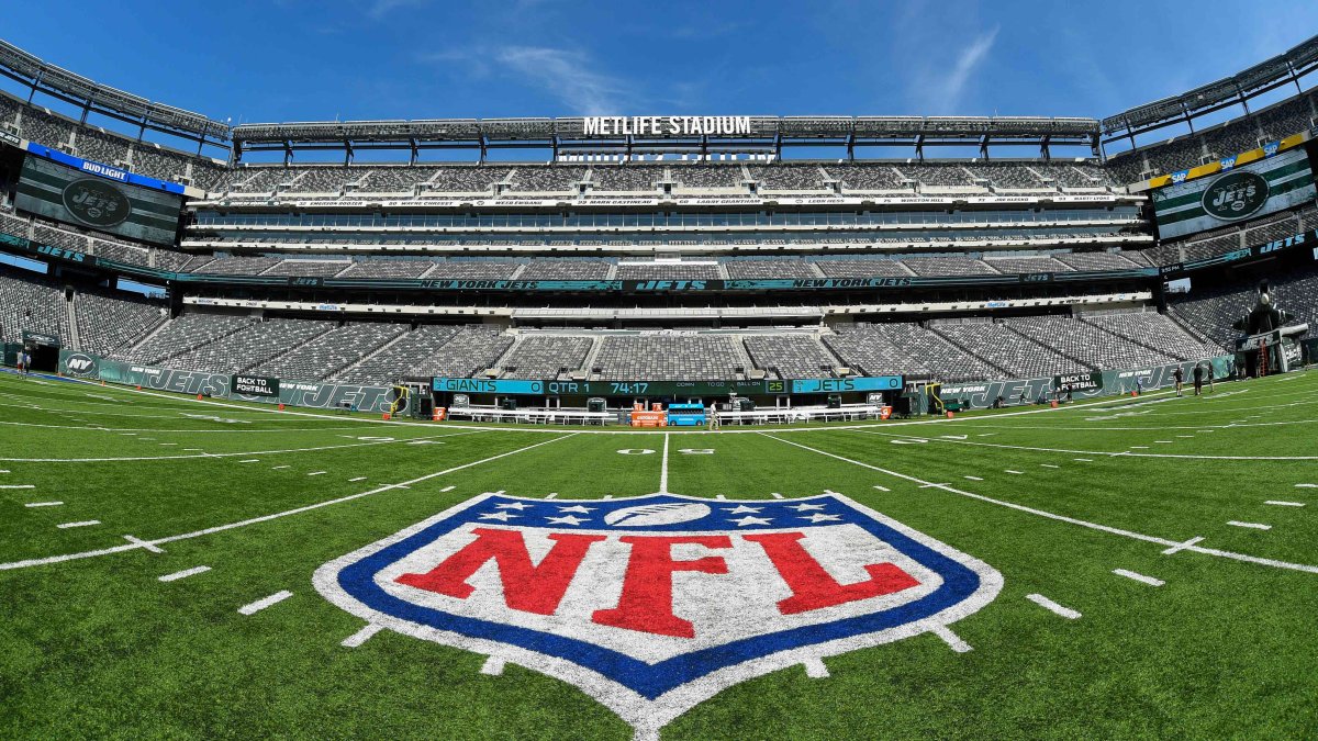 B/R Gridiron on X: Giants and Jets' MetLife Stadium will replace its  current turf with artificial grass in 2023, per @JordanRaanan   / X