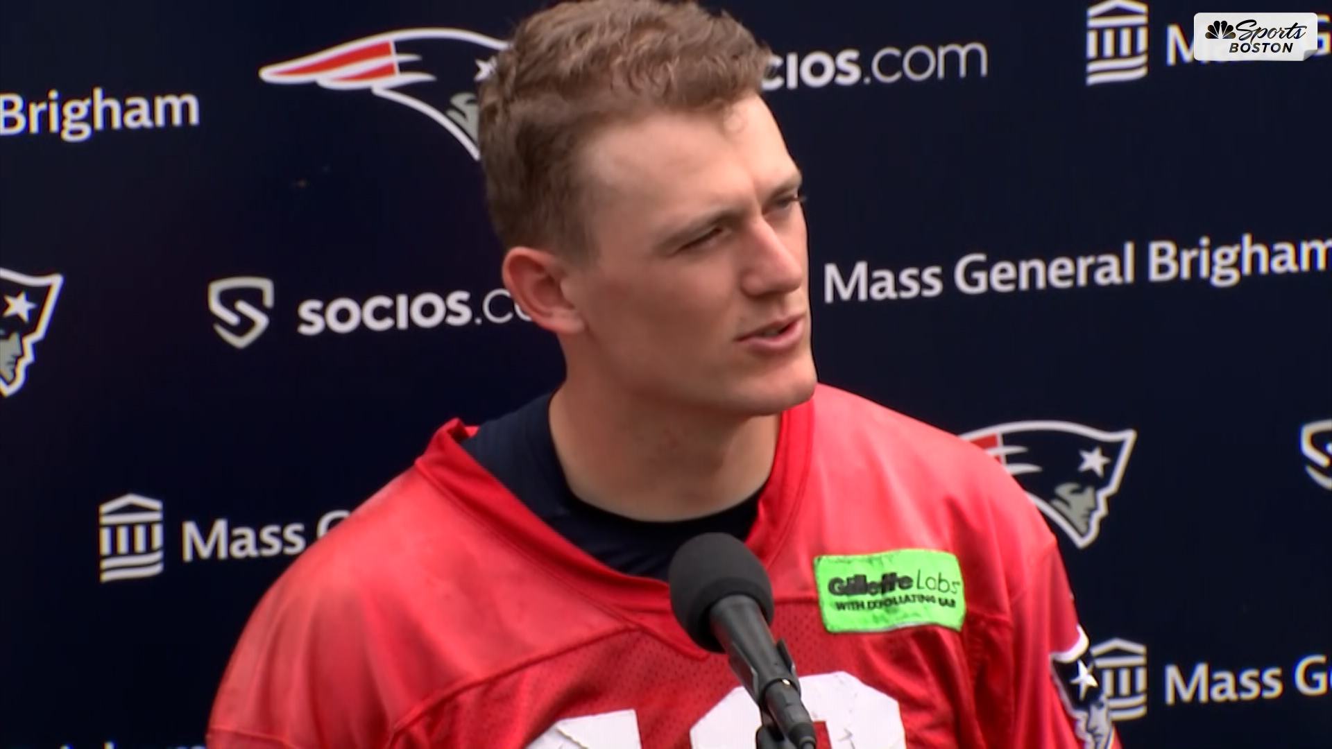 Mac Jones credits Patriots' receivers for practicing in rain