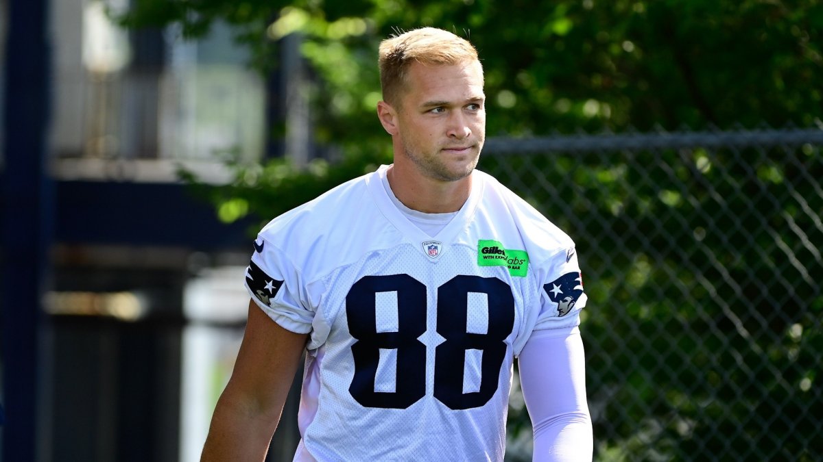 Patriots Camp Report 08.14.23: Mike Gesicki leaves with injury