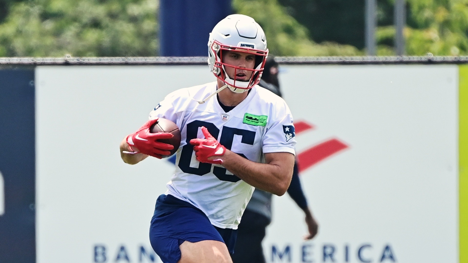 Hunter Henry of the New England Patriots reacts in the second half