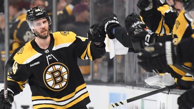 Boston Bruins congratulate David Pastrnak on birth of baby girl