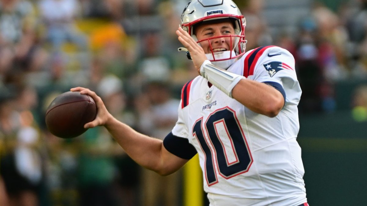 On Throwback Weekend, Can 'Pat Patriot' Play Quarterback For New England? -  Sports Illustrated New England Patriots News, Analysis and More