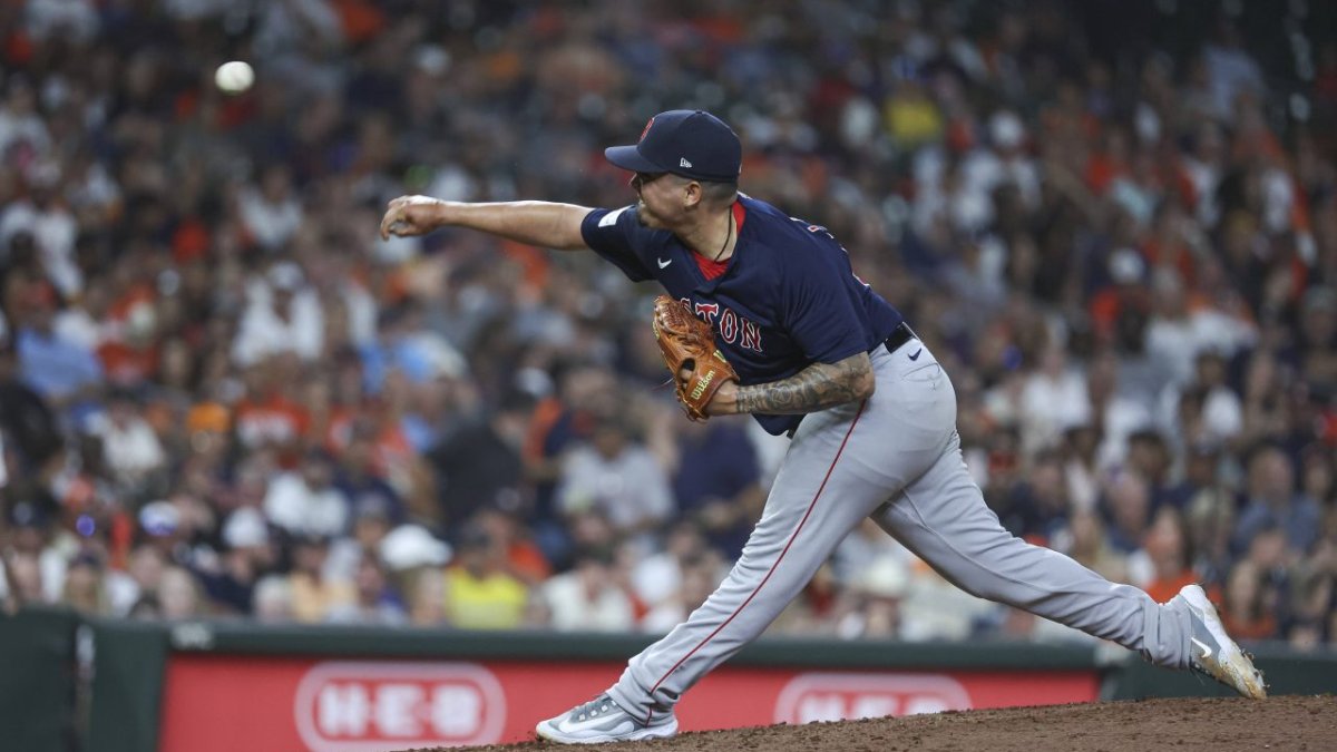 Boston Red Sox Pitcher Mauricio Llovera throws a pitch during the