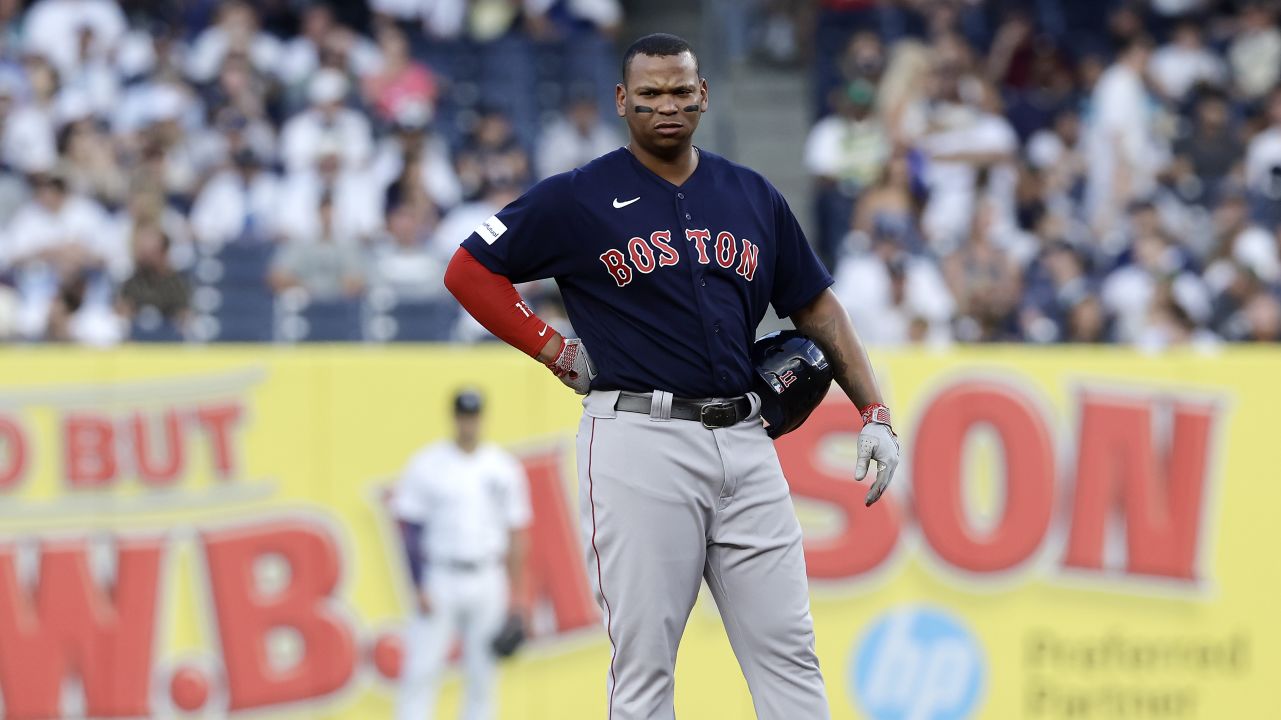 Red Sox star Rafael Devers has hilarious reaction to missing a