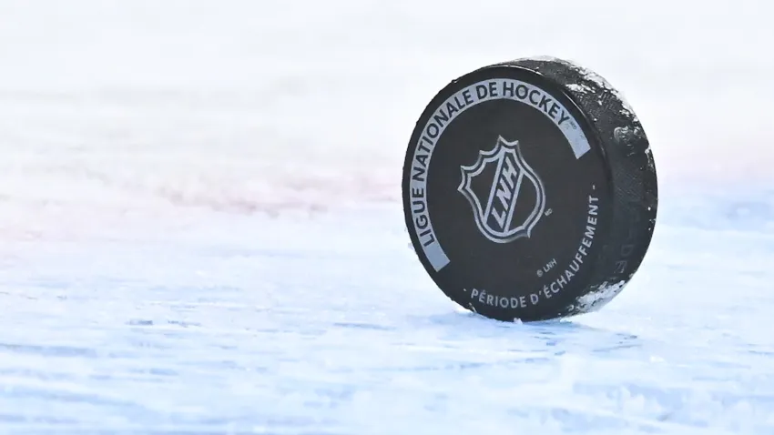 picture of hockey puck