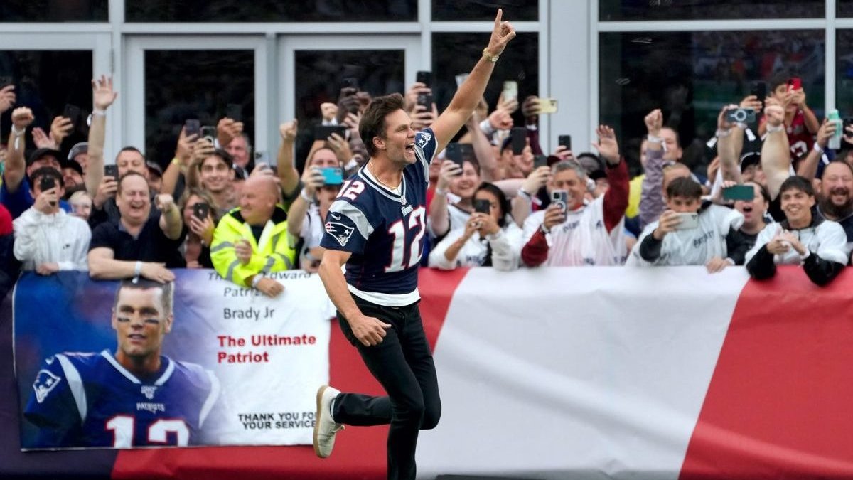 WATCH: Tom Brady mic'd up for final signature 'Let's Go!' at Gillette  Stadium – NBC Sports Boston
