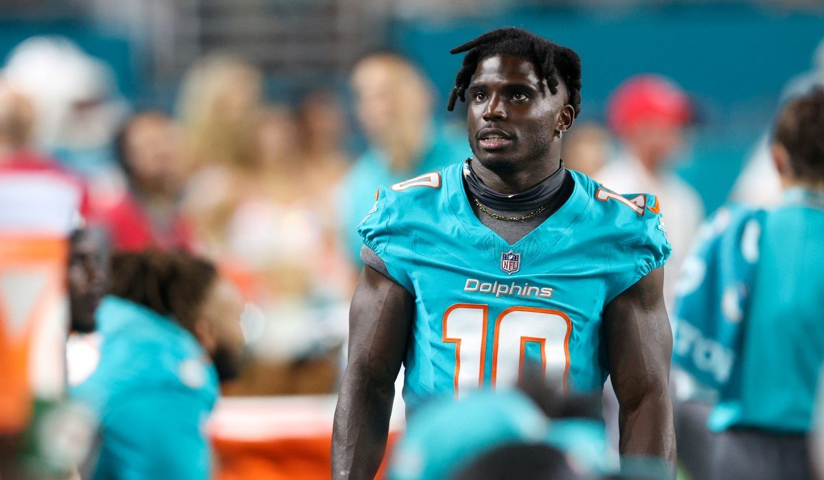 Tyreek Hill has request for Dolphins fans involving Mac Jones