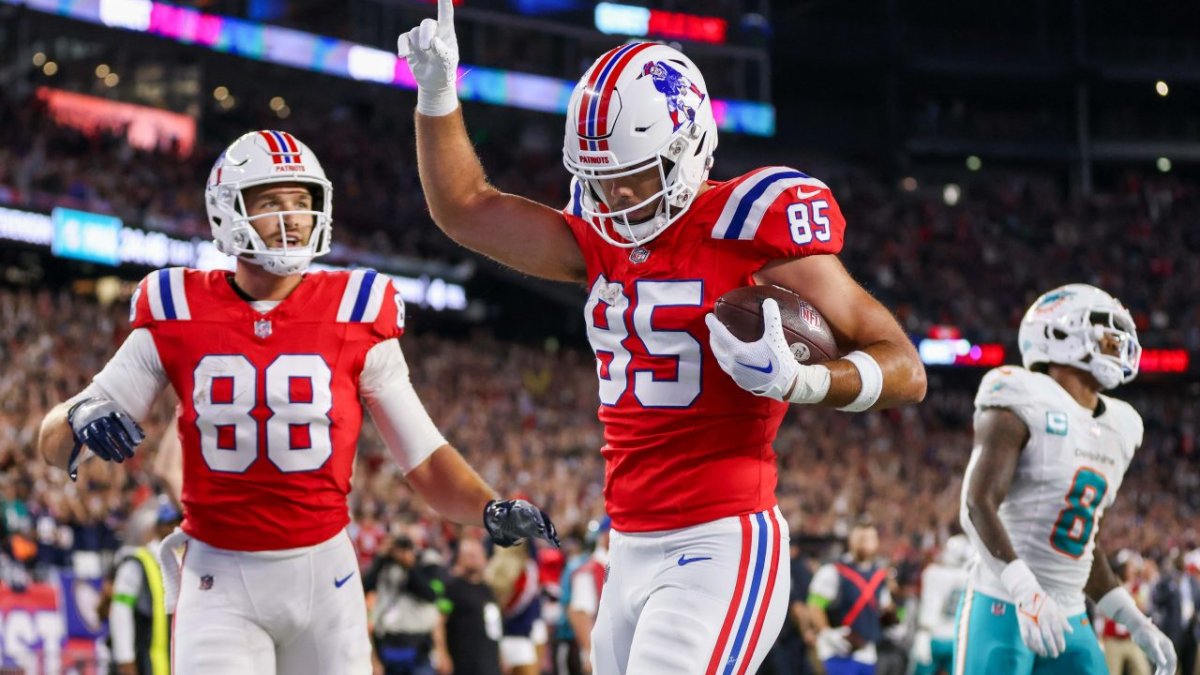 New England Patriots' Mac Jones connects with Hunter Henry for TD - NBC  Sports