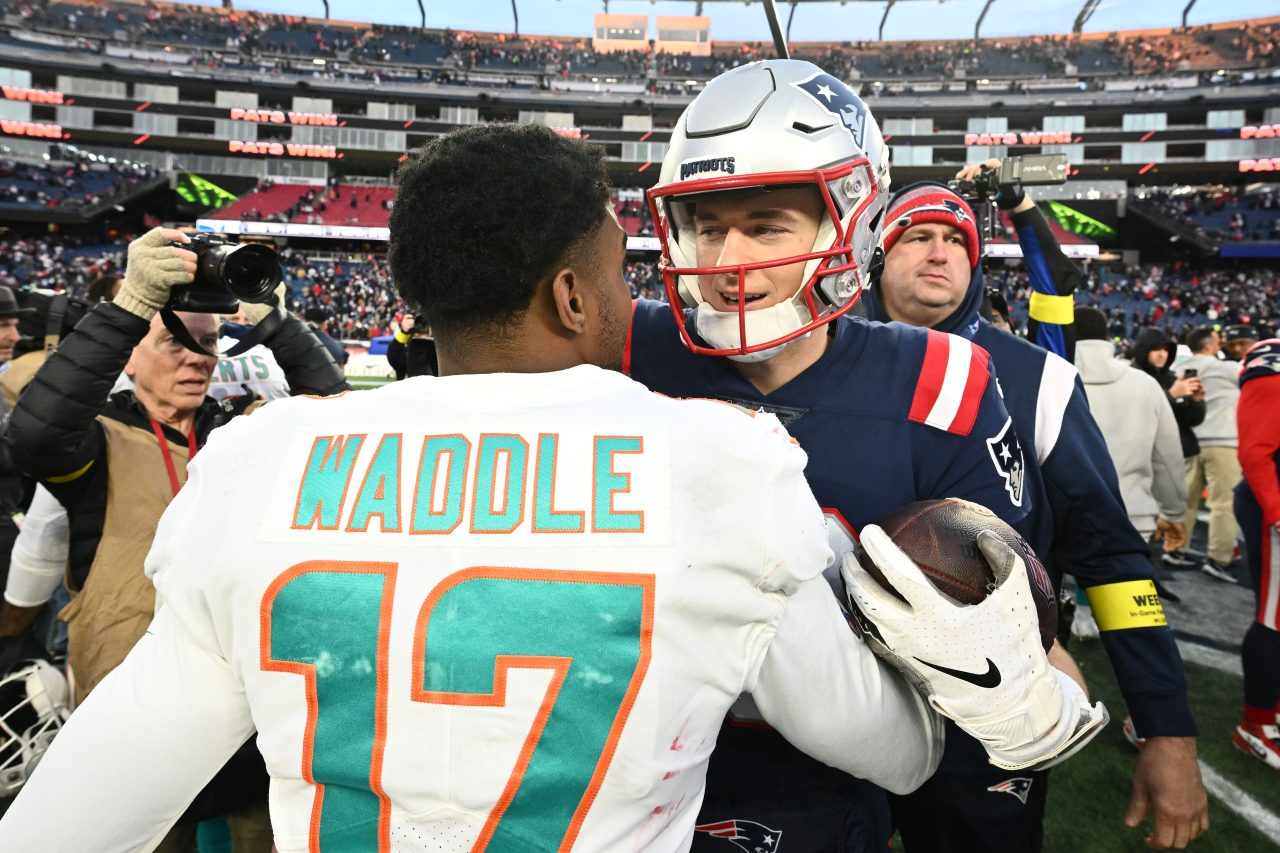 New England Patriots vs. Miami Dolphins: Mac Jones, More 'Mondre, Pats  Defense vs. Tyreek Hill