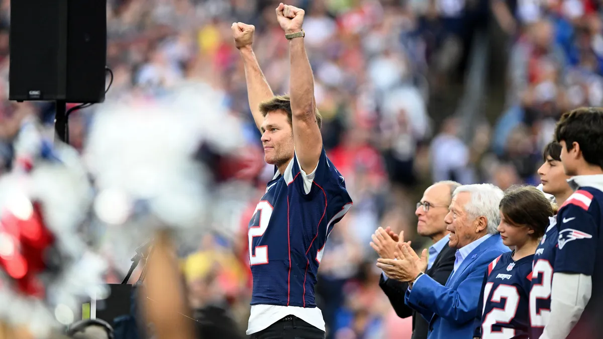 Tom Brady Returns to New England Patriots with His Kids for Emotional  Halftime Ceremony