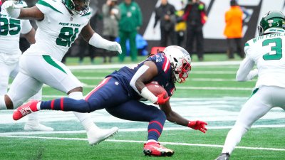 Patriots' Rhamondre Stevenson, Hunter Henry to play vs. Dolphins