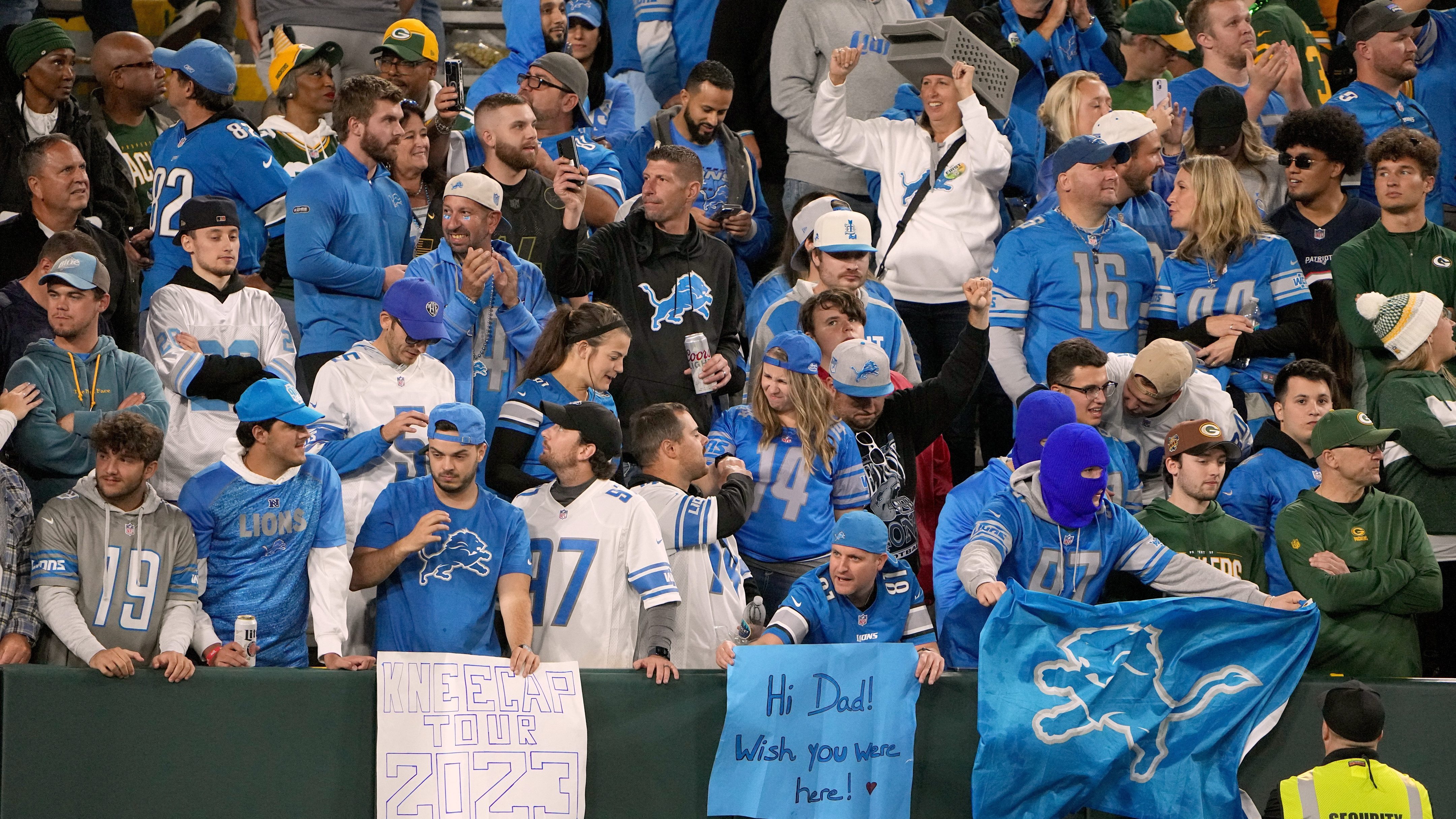 Montgomery leads Lions to dominant 34-20 win over Packers at