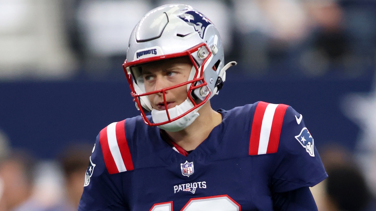 Patriots pull QB Mac Jones after 2 turnovers lead directly to