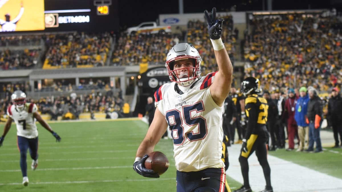 2024 NFL free agents Ranking the top 10 tight ends NBC Sports Boston