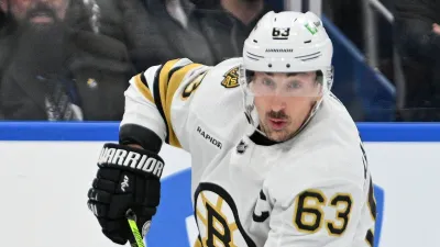 Brad Marchand leaves Game 3 vs. Panthers with upper-body injury