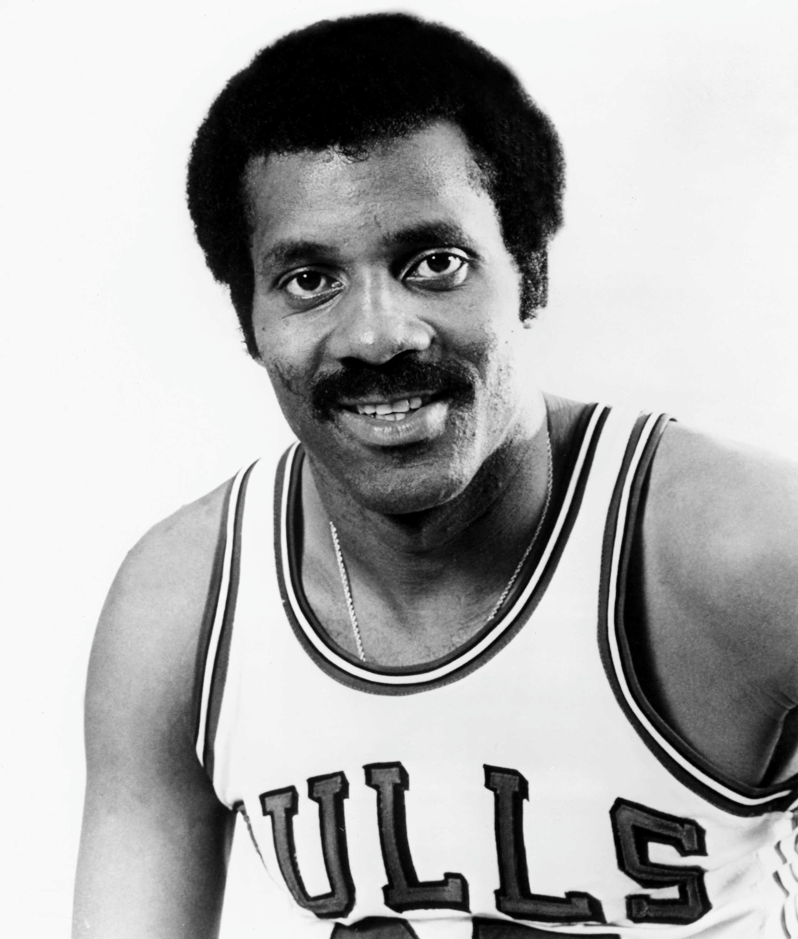 CHICAGO – 1970:  Chet Walker #25 of the Chicago Bulls poses for a portrait in 1970 in Chicago, Illinois.  NOTE TO USER:  User expressly acknowledges and agrees that, by downloading and/or using this photograph, user is consenting to the terms and conditions of the Getty Images License Agreement.  Mandatory Copyright Notice: Copyright 1970 NBAE  (Photo by NBA Photos/NBAE via Getty Images)
