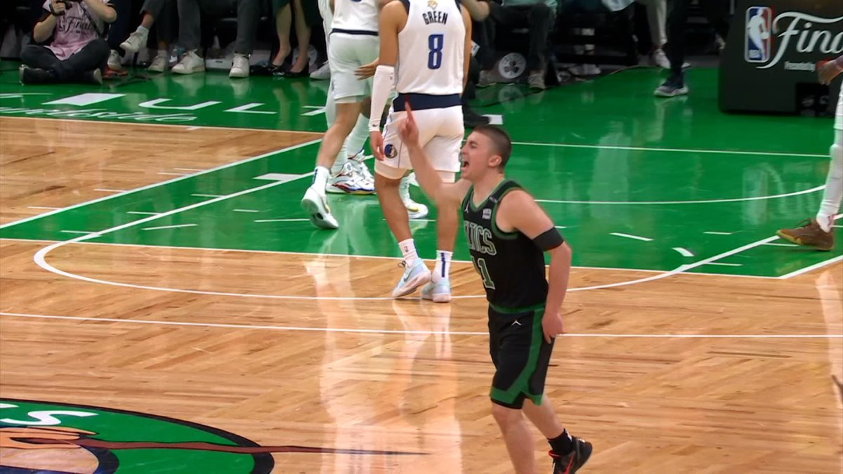 HIGHLIGHT: Pritchard hits the half court buzzer beater vs Mavs NBC