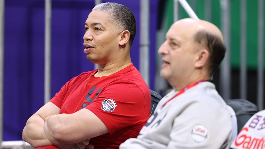 Assistant coaches Tyronn Lue and Jeff Van Gundy