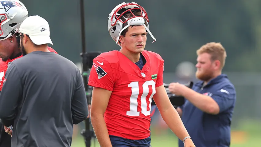 Patriots quarterback Drake Maye