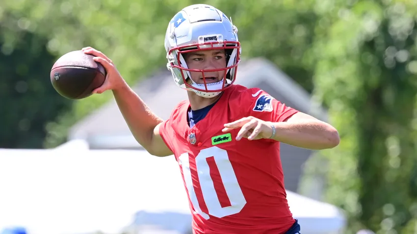 Patriots quarterback Drake Maye