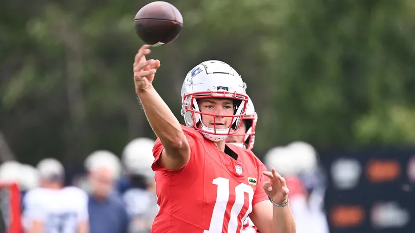 Patriots quarterback Drake Maye