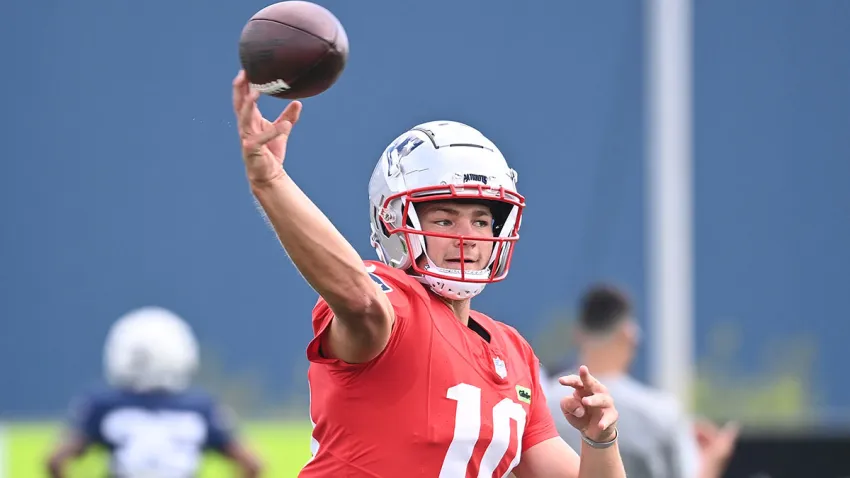 Patriots quarterback Drake Maye