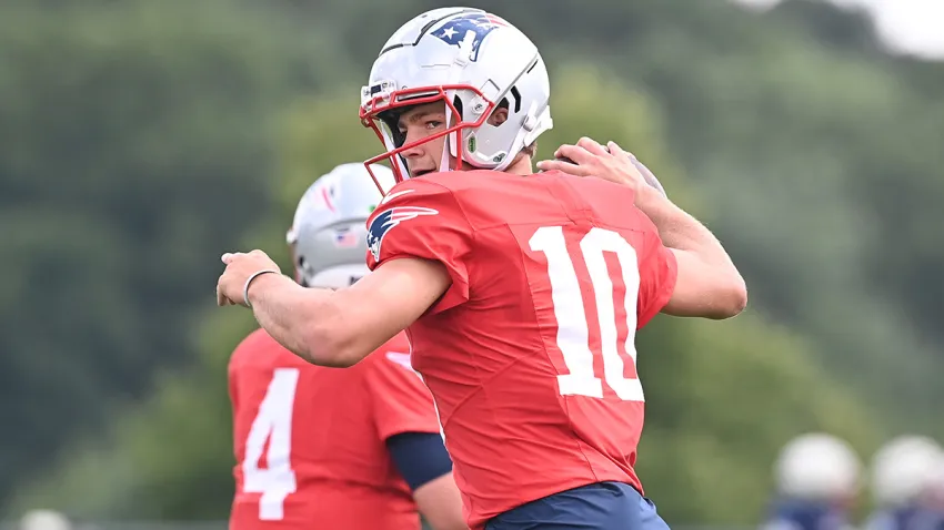 Patriots quarterback Drake Maye