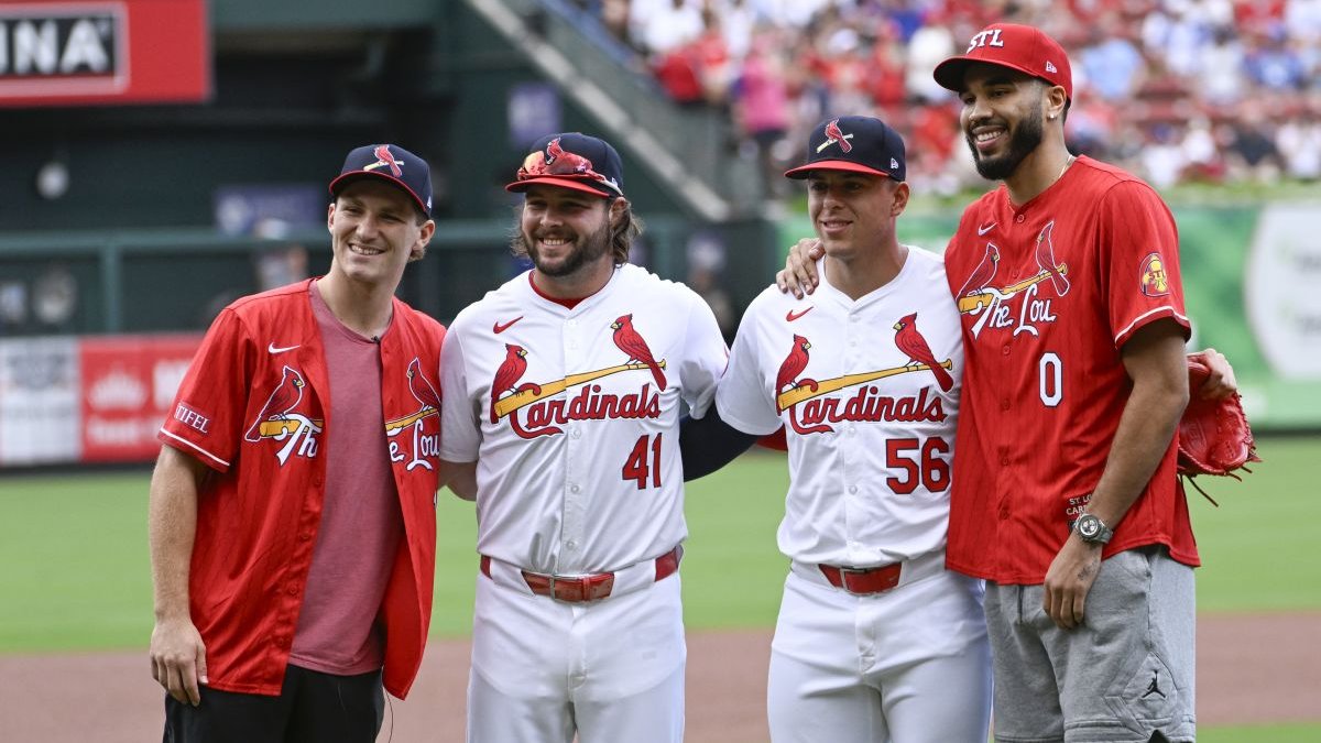 Jayson Tatum and Matthew Tkachuk recreate viral photo at Cardinals game – NBC Sports Boston