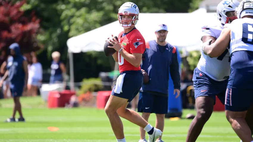 Jul 26, 2024; Foxborough, MA, USA; New England Patriots quarterback Drake Maye (10) throws a pass during training camp at Gillette Stadium. Mandatory Credit: Eric Canha-USA TODAY Sports