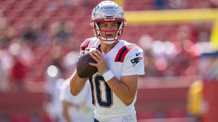 Patriots quarterback Drake Maye