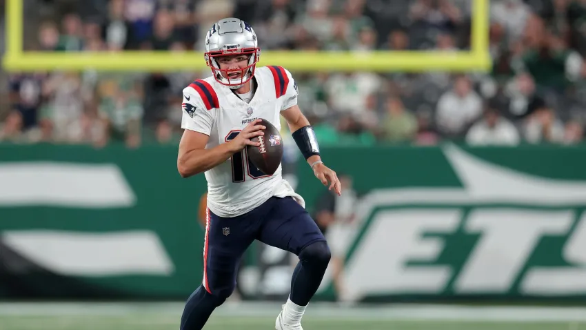 Sep 19, 2024; East Rutherford, New Jersey, USA; New England Patriots quarterback Drake Maye (10) runs with the ball against the New York Jets during the fourth quarter at MetLife Stadium. Mandatory Credit: Brad Penner-Imagn Images