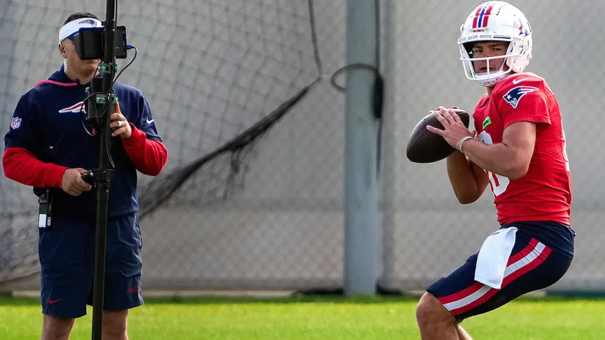 Patriots quarterback Drake Maye