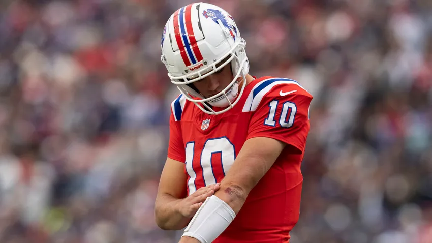 Patriots quarterback Drake Maye