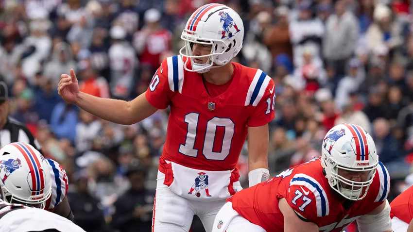 Patriots quarterback Drake Maye