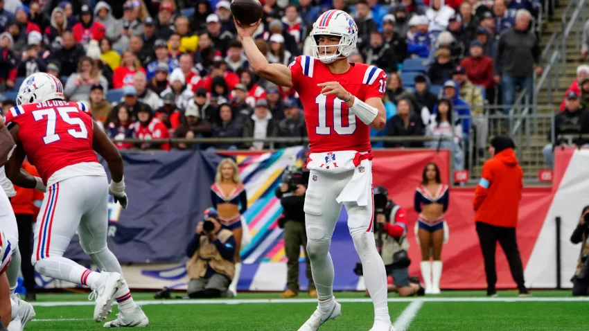 Oct 13, 2024; Foxborough, Massachusetts, USA; New England Patriots quarterback Drake Maye (10) throws the ball against the Houston Texans during the second half at Gillette Stadium. Mandatory Credit: Gregory Fisher-Imagn Images