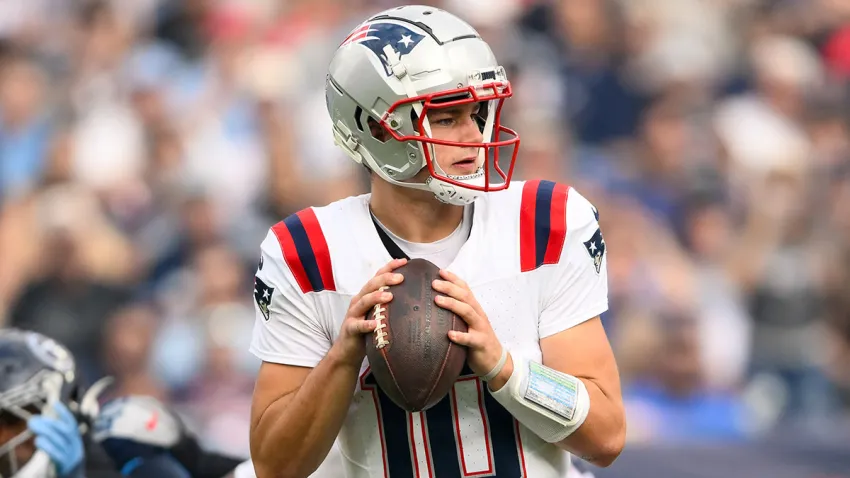 Patriots quarterback Drake Maye