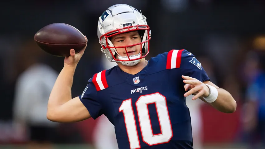 Patriots quarterback Drake Maye