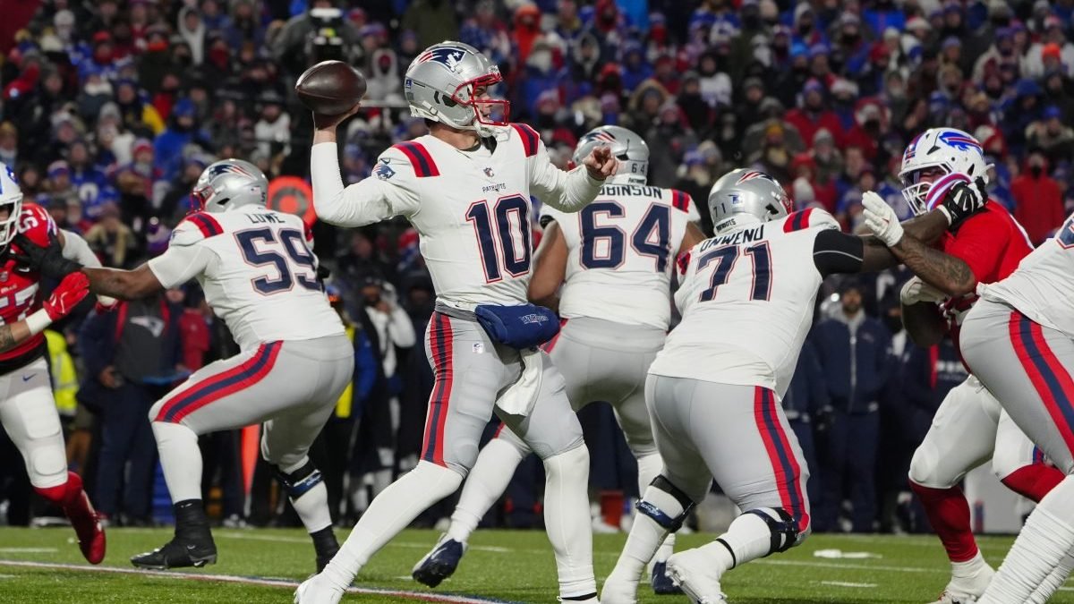 Curran: Patriots ‘finally showed a pulse’ in loss to Bills