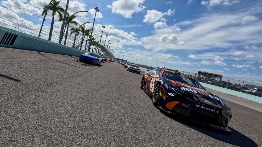 Tyler Reddick leads the pace lap at Homestead-Miami Speedway