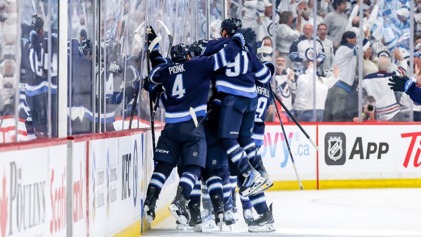 Jets celebrate Game 7 win over Blues