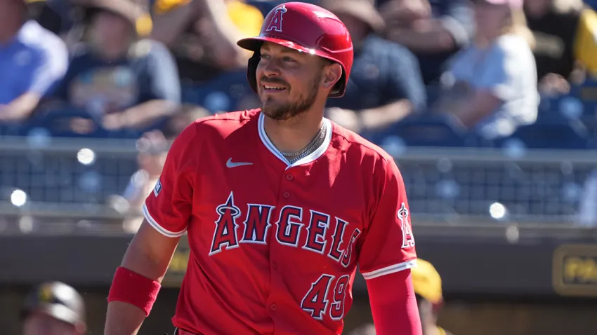 Angels first baseman Ryan Noda