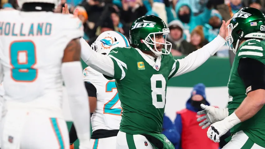 Aaron Rodgers celebrates