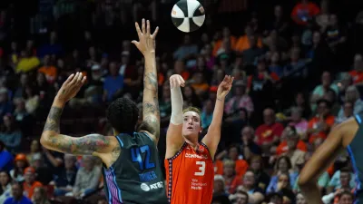 HIGHLIGHTS: Marina Mabrey finishes with 34 points in Sun's win