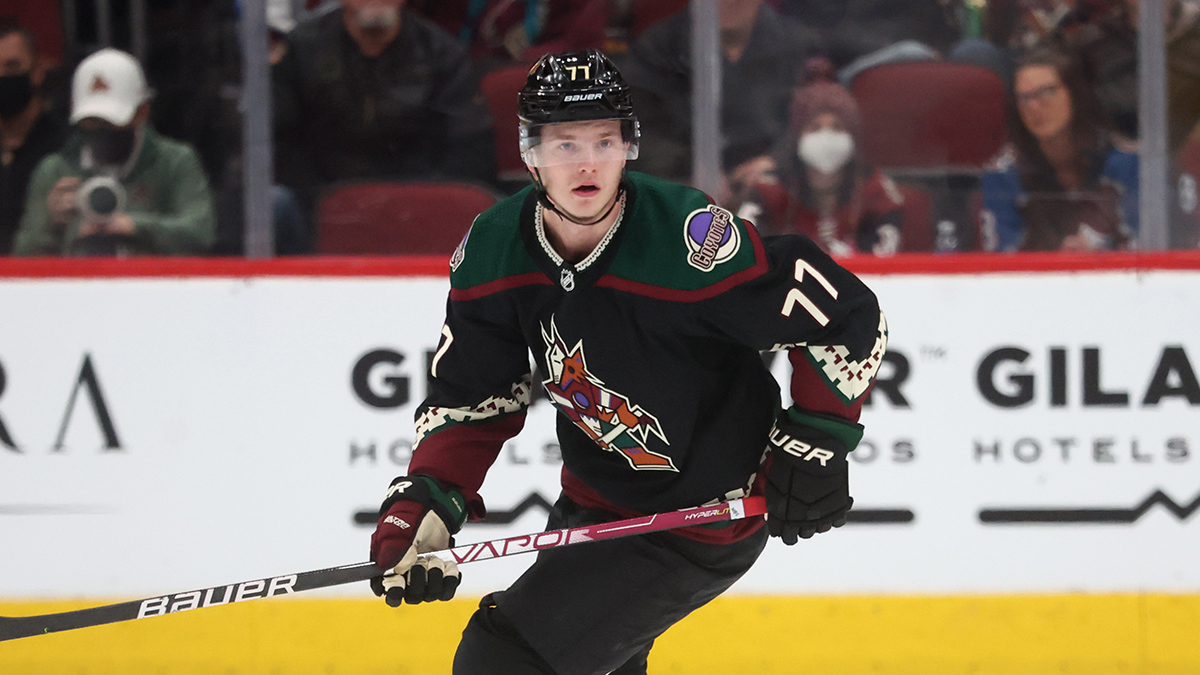 Bruins acquire rights to Victor Soderstrom in trade with Blackhawks