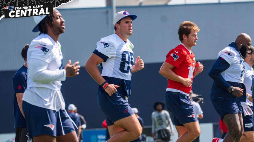 Patriots quarterback Drake Maye and tight end Hunter Henry